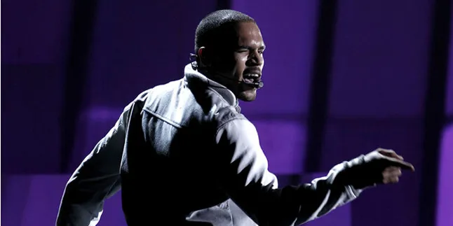 Chris Brown Terlibat Kasus Tabrak Lari?
