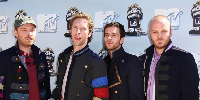 Chris Martin Jadi Pesulap di Klip Terbaru Coldplay, 'Magic'