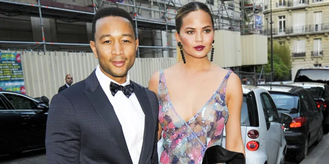 Chrissy Teigen, Istri John Legend Akhirnya Hamil Anak Pertama Chrissy Teigen, Istri John Legend Akhirnya Hamil Anak Pertama