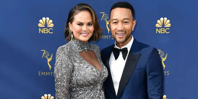 Chrissy Teigen Mengaku Tidur Bareng John Legend di Kencan Pertamanya Chrissy Teigen Mengaku Tidur Bareng John Legend di Kencan Pertamanya