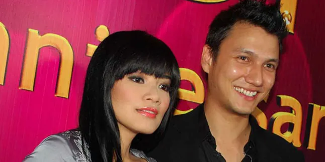 Christian Sugiono dan Titi Kamal Liburan Ekstrem ke Kutub Utara Christian Sugiono dan Titi Kamal Liburan Ekstrem ke Kutub Utara
