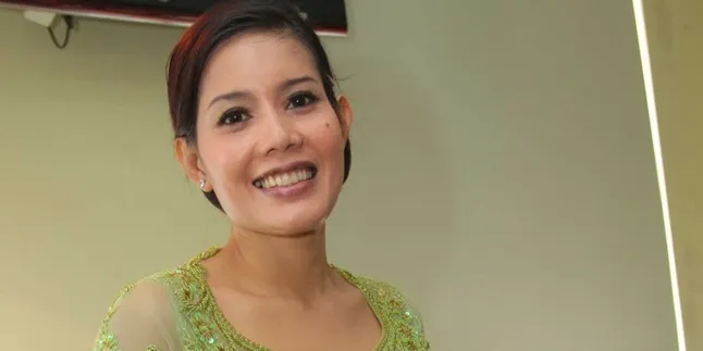 Christie Casslam Kenang Hubungan Manisnya Dengan Khrisna Mukti Christie Casslam Kenang Hubungan Manisnya Dengan Khrisna Mukti
