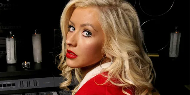 Christina Aguilera Benci Pakai Baju Dalam