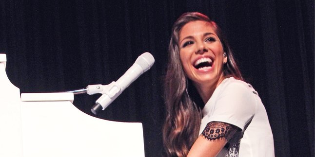 Christina Perri Kaget Penonton Hafal Lirik 'A Thousand Years'