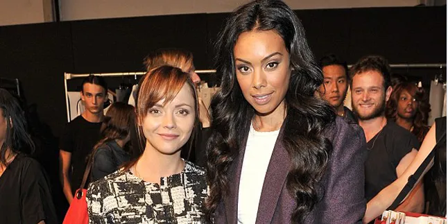 Christina Ricci Tampil Cantik di New York Fashion Week