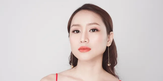 Christmas Look Makin On Point, Rahasianya Ada di Essence Wondermis dengan Tekstur Ringan Hasil Dewy Natural