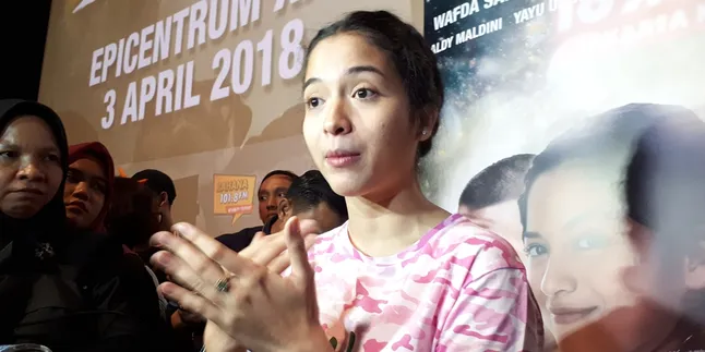 Cidera Karena Lari, Chicco Jerikho Tunjukkan Sisi Manja ke Putri Marino Cidera Karena Lari, Chicco Jerikho Tunjukkan Sisi Manja ke Putri Marino