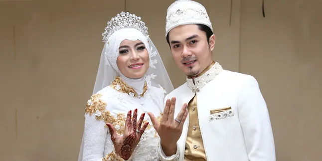 Cincin Pernikahan Cinta Penelope Dibubuhi Butiran Berlian