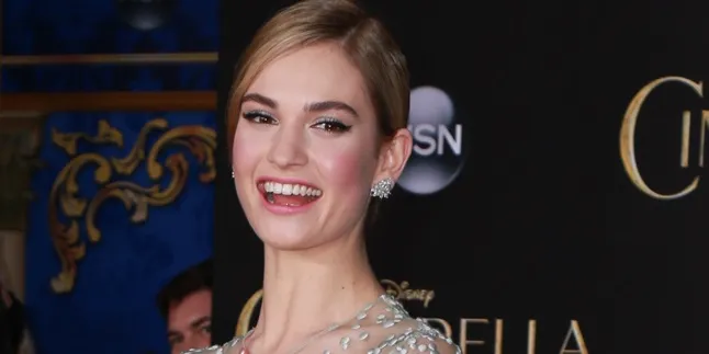 'CINDERELLA' Bikin Lily James Mendadak Panen Permata