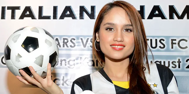 Cinta Laura: Lebih Enak Lebaran di Indonesia