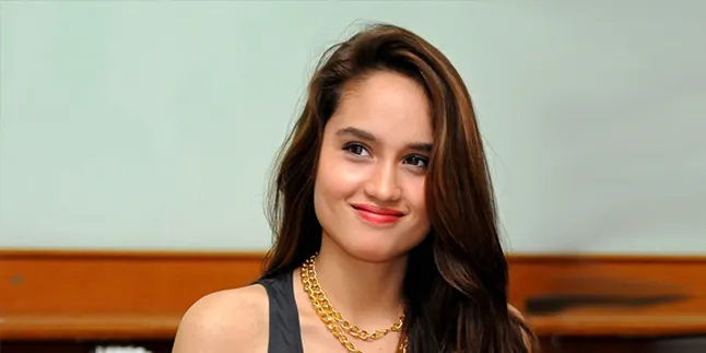 Cinta Laura: Nggak Masalah Teman Cium Pipi Aku! Cinta Laura: Nggak Masalah Teman Cium Pipi Aku!