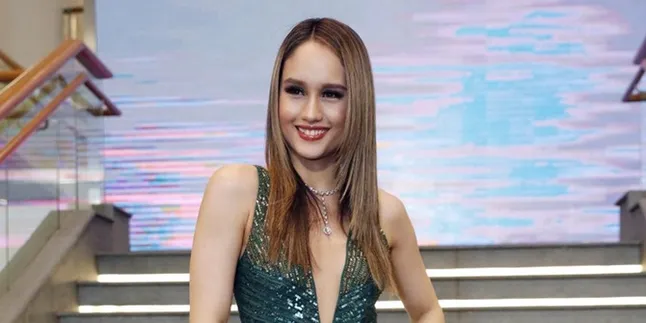Cinta Laura Olahraga 5 Kali Seminggu dan Rajin Periksa Kadar Lemak Cinta Laura Olahraga 5 Kali Seminggu dan Rajin Periksa Kadar Lemak