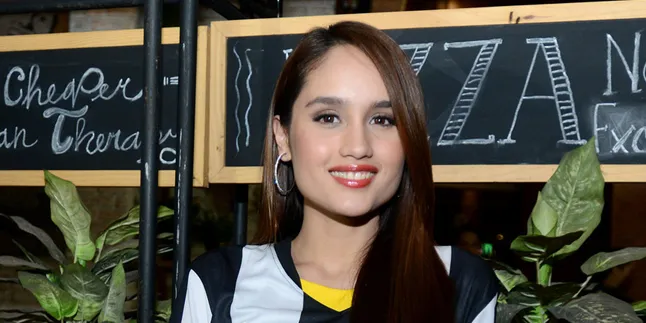 Cinta Laura - Verrell, Tak Satu Pesawat Tapi Pasti Ketemu di Bali Cinta Laura - Verrell, Tak Satu Pesawat Tapi Pasti Ketemu di Bali
