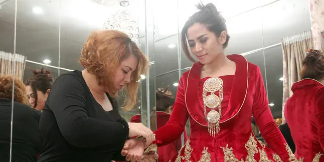 Cinta Penelope Lega Busana Pernikahannya Rampung