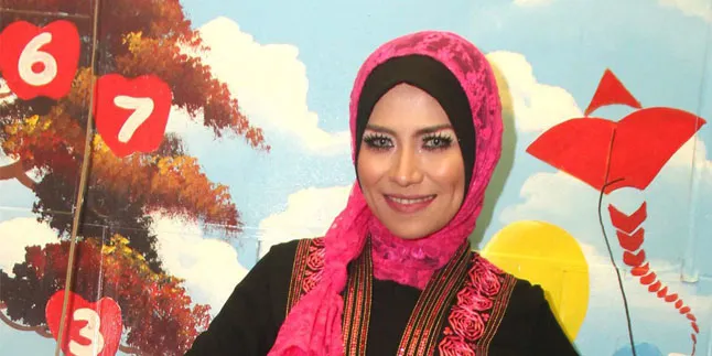 Cinta Penelope Tuangkan 'Hitam' Diri Di Single Religi