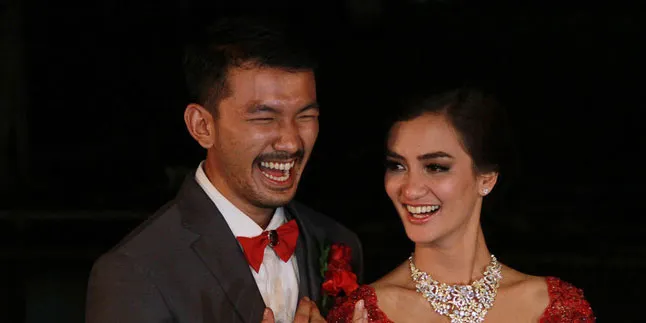 'CINTA SELAMANYA' Buat Rio Dewanto - Atiqah Ciuman di Eropa