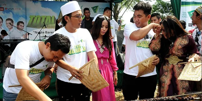 Ciptakan Rekor, Wali Buat Sate Sepanjang 10 Meter