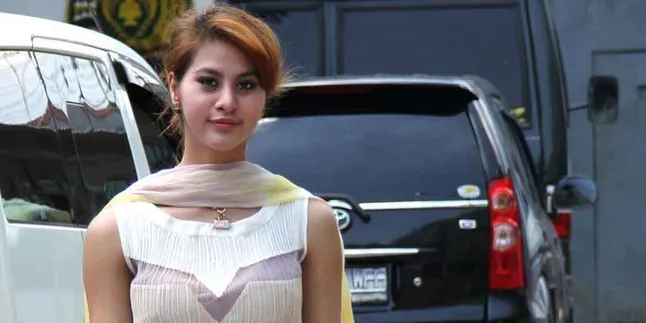 Cisca Martinez Kangen-Kangenan Dengan Depe di Penjara Cisca Martinez Kangen-Kangenan Dengan Depe di Penjara