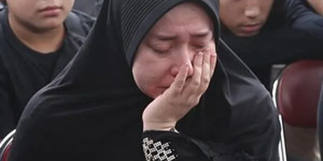 Cita-Cita Untuk Ibu Belum Tercapai, Melly Goeslaw Hadiahkan Doa