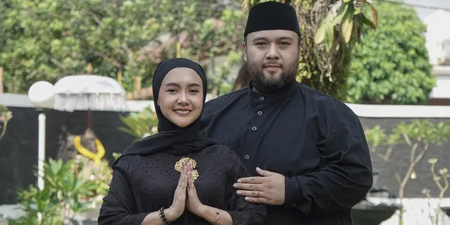 Cita Citata Unggah Foto Temani Suami Kerja, Netizen Masih Bingung Kapan Nikahnya Cita Citata Unggah Foto Temani Suami Kerja, Netizen Masih Bingung Kapan Nikahnya