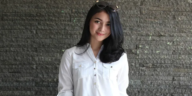 Citra Kirana Kenalkan 'Pacar Baru' Kepada Fans Via Periscope Citra Kirana Kenalkan 'Pacar Baru' Kepada Fans Via Periscope