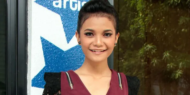 Citra Scholastika Coba Musik Jazz dan Dangdut