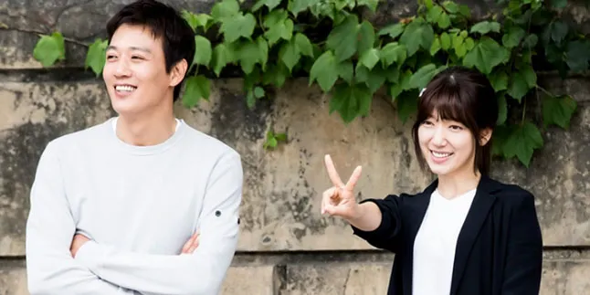 Cium Manis Park Shin Hye, Seperti Ini Yang Dirasakan Kim Rae Won Cium Manis Park Shin Hye, Seperti Ini Yang Dirasakan Kim Rae Won