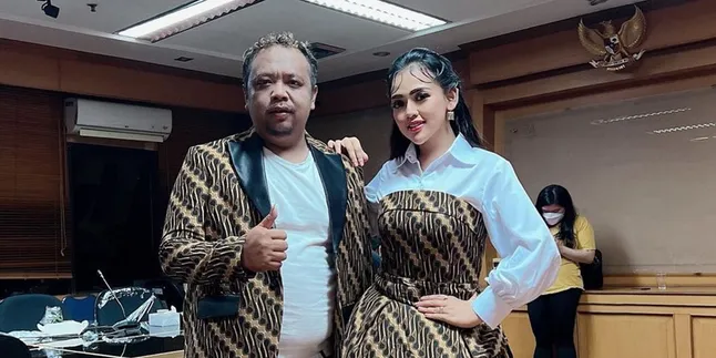Clara Gopa Mengaku Deg-Degan Pertama Kali Duet dengan Abah Lala Bawakan Lagu 'Gasik' Clara Gopa Mengaku Deg-Degan Pertama Kali Duet dengan Abah Lala Bawakan Lagu 'Gasik'