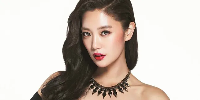 Clara, Nomor 2 Dari 100 Wanita Paling Cantik di Dunia Clara, Nomor 2 Dari 100 Wanita Paling Cantik di Dunia
