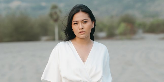 Clara Riva Ungkap Perjalanan Emosional di Music Video 'Alasan Klasik'