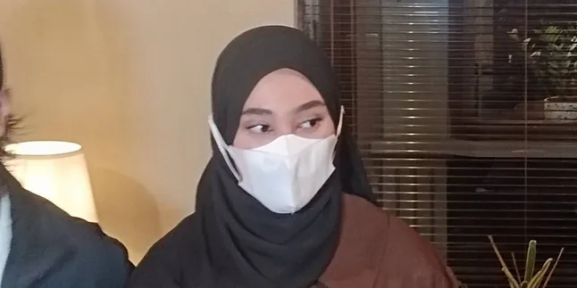 Clara Shinta Experiences Emotional Turmoil Upon Discovering Her Husband's Immoral Video