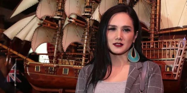 Cleavage Terlihat, Rio Motret Tutup Kolom Komentar Postingan Foto Mulan Jameela Cleavage Terlihat, Rio Motret Tutup Kolom Komentar Postingan Foto Mulan Jameela