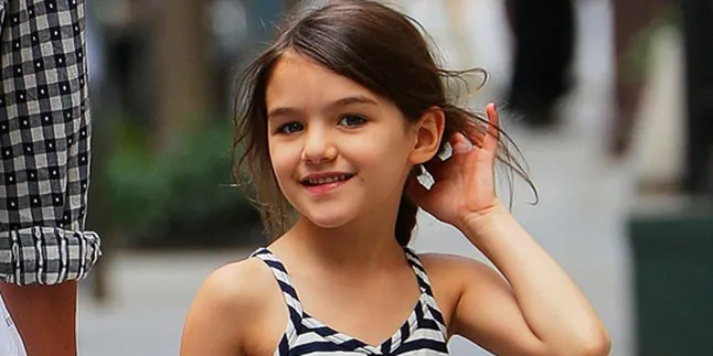 Coba Tebak! Ekspresi Apa Yang Ditunjukkan Suri Cruise Ini! Coba Tebak! Ekspresi Apa Yang Ditunjukkan Suri Cruise Ini!