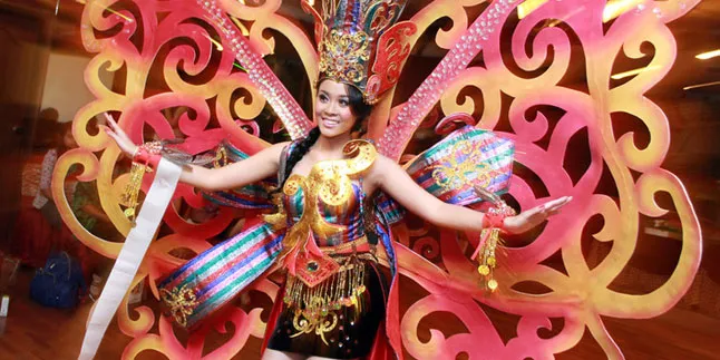 Cok Istri Krisnanda Menari Janger di Miss Supranational 2013