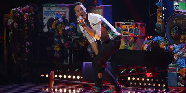 Coldplay Nyanyi Bersama Pangeran Harry di Atas Panggung