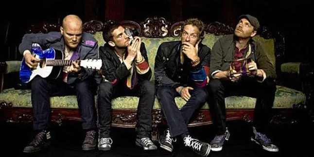 Coldplay Rilis Cover Single Soundtrack 'CATCHING FIRE'