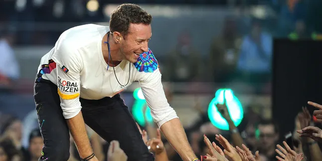 Coldplay Tampilkan Tarian Indonesia di Klip 'Amazing Day'