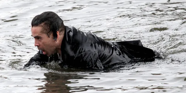 Colin Farell Berenang di Sungai Beku Demi Peran Colin Farell Berenang di Sungai Beku Demi Peran