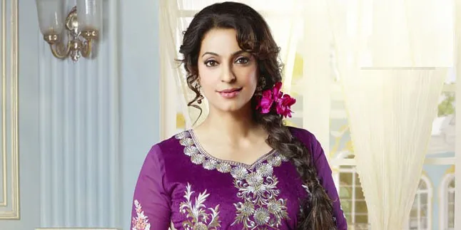 Comeback Film, Juhi Chawla 'Suruh' Produser Buat Jadi Penata Rias Comeback Film, Juhi Chawla 'Suruh' Produser Buat Jadi Penata Rias