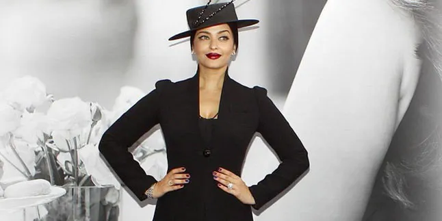 Comeback Melenggang di Panggung Catwalk, Ini Pesona Aishwarya Rai