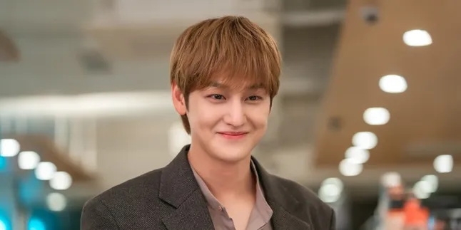 Comeback Romcom, Latest Portrait of Kim Bum in 'SOLD OUT ON YOU'