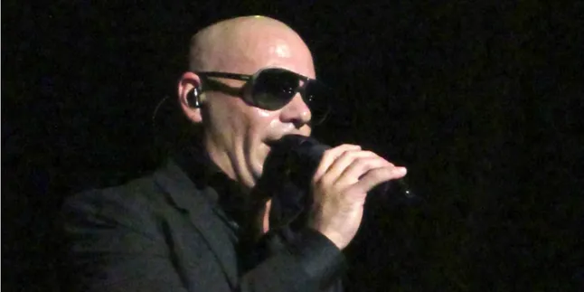 Como Yole Doy Susah Dimengerti, Pitbull Pakai Dua Bahasa