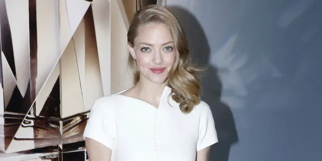 Congrats! Amanda Seyfried Lahirkan Anak Perempuan