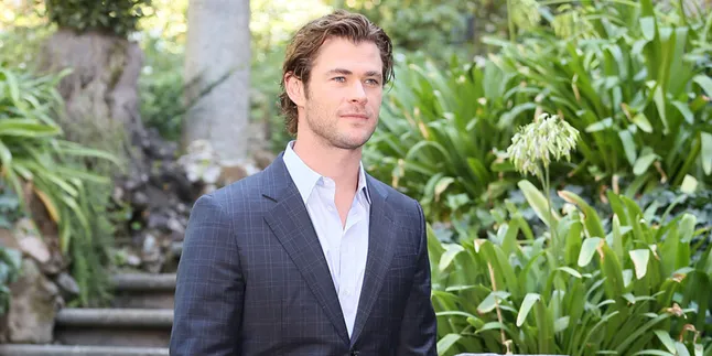 Congrats! Anak Kembar Chris Hemsworth Akhirnya Lahir