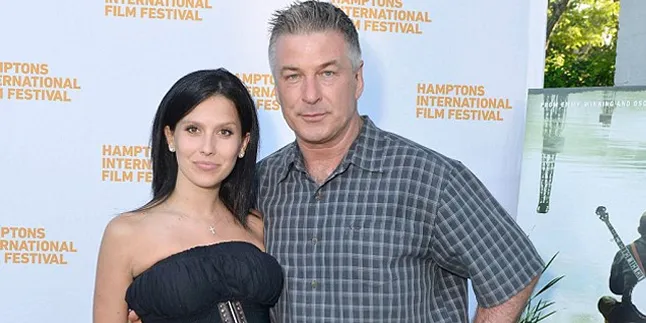 Congrats! Istri Alec Baldwin Lahirkan Anak Perempuan!