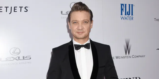 Congrats! Jeremy Renner Resmi Jadi Ayah!