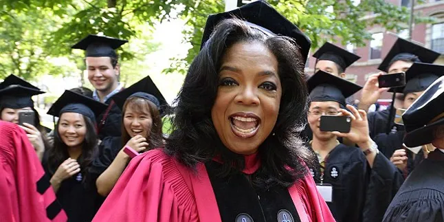 Congrats! Oprah Winfrey Resmi Sandang Gelar Doktor!