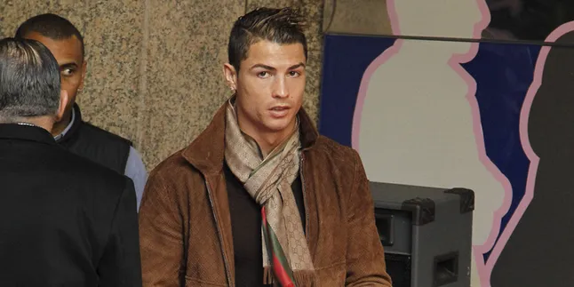 Cowok Sekeren Cristiano Ronaldo Juga Pakai Masker Kecantikan