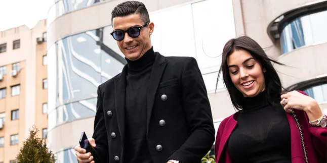 Cristiano Ronaldo Pamer Foto Ciuman di Dalam Jacuzzi, Romantis Abis!