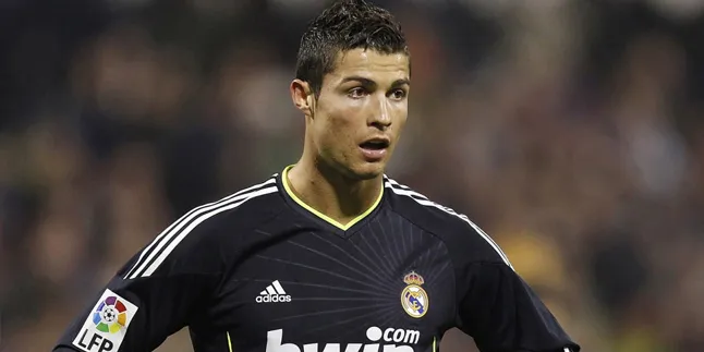 Cristiano Ronaldo Punya Gaya Rambut Baru, Pitak!